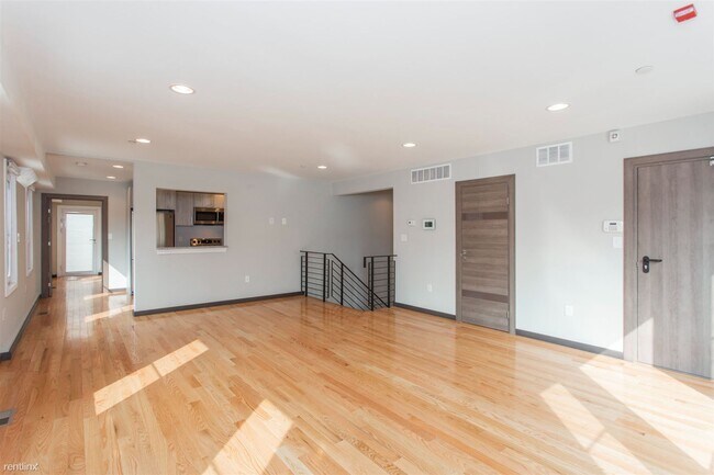 Foto del edificio - 3 br, 2 bath 4plex - 2553 MONTROSE ST Unit A