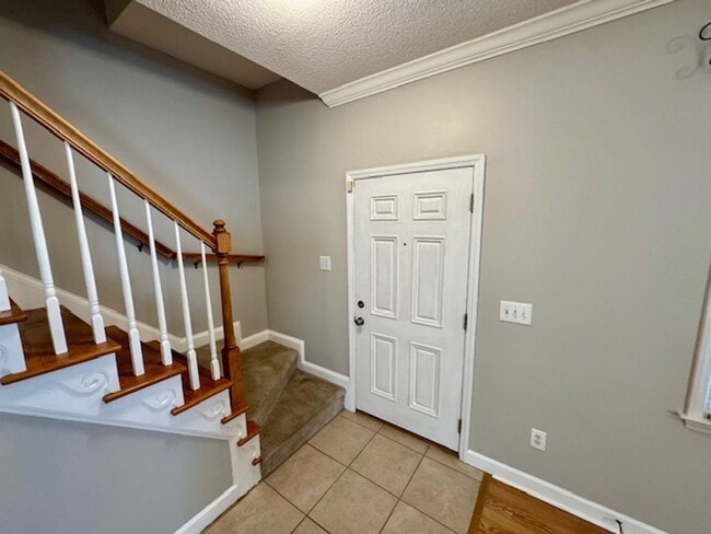Building Photo - Elegant 2-Story Townhome with Sunroom & Lu...
