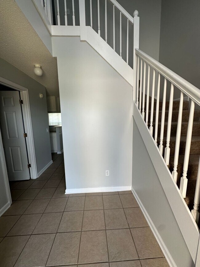 Building Photo - Dunwoody Subdivision!  Freshly Painted!  N...