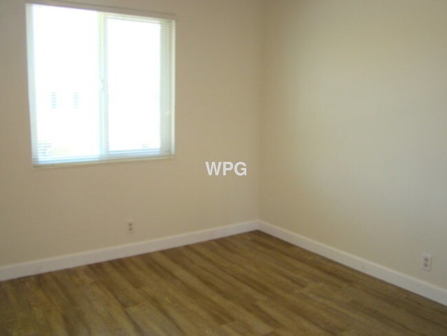 Building Photo - 1378 Reeve St