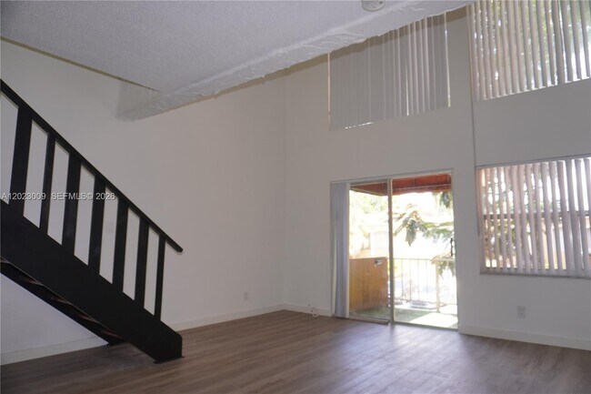 Foto del edificio - 17901 NW 68th Ave