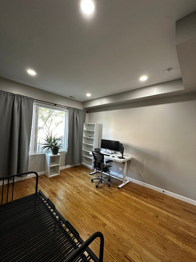 Habitación principal (cama king size) - 1908 S May St