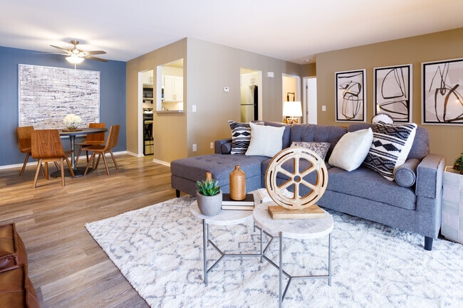 2HAB, 2BA: 1164 ft², renovado - Arbor Landings