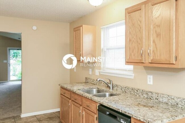 Foto del edificio - 3 Bedroom Pet-Friendly Home in Indianapolis, IN with Main Street Renewal