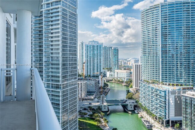 Foto del edificio - 901 Brickell Key Blvd