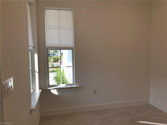 Building Photo - 42210 Edgewater Dr