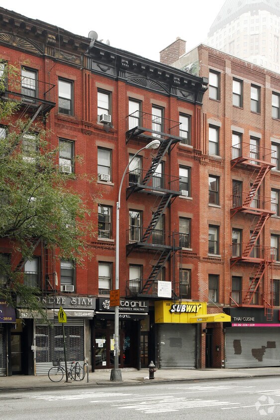 Foto del edificio - 790 Ninth Ave