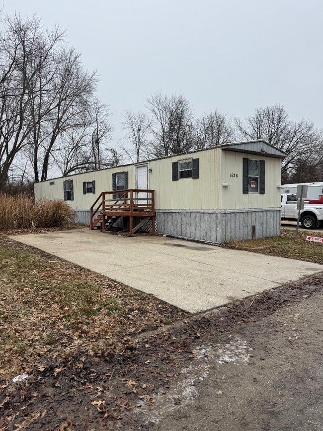 Building Photo - 16231 Country Cove Ln