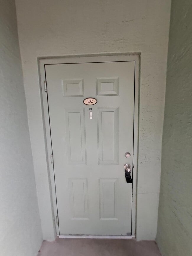 Foto del edificio - 280 Crestwood Cir