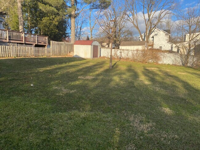 Building Photo - 95 Sycamore Ave