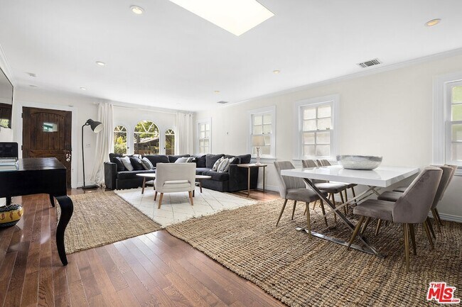 Foto del edificio - 639 Westbourne Dr