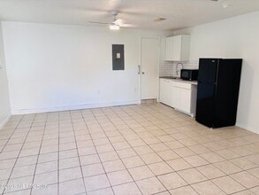 Building Photo - 8774 Country Creek Blvd