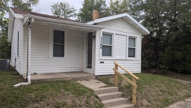 Building Photo - 1109 Cedar St