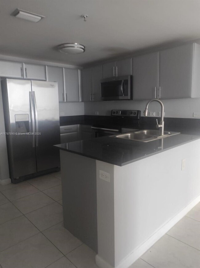 Foto del edificio - 1871 NW S River Dr