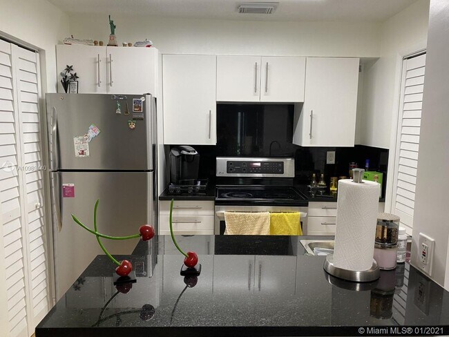 Foto del edificio - 17335 NW 67th Pl