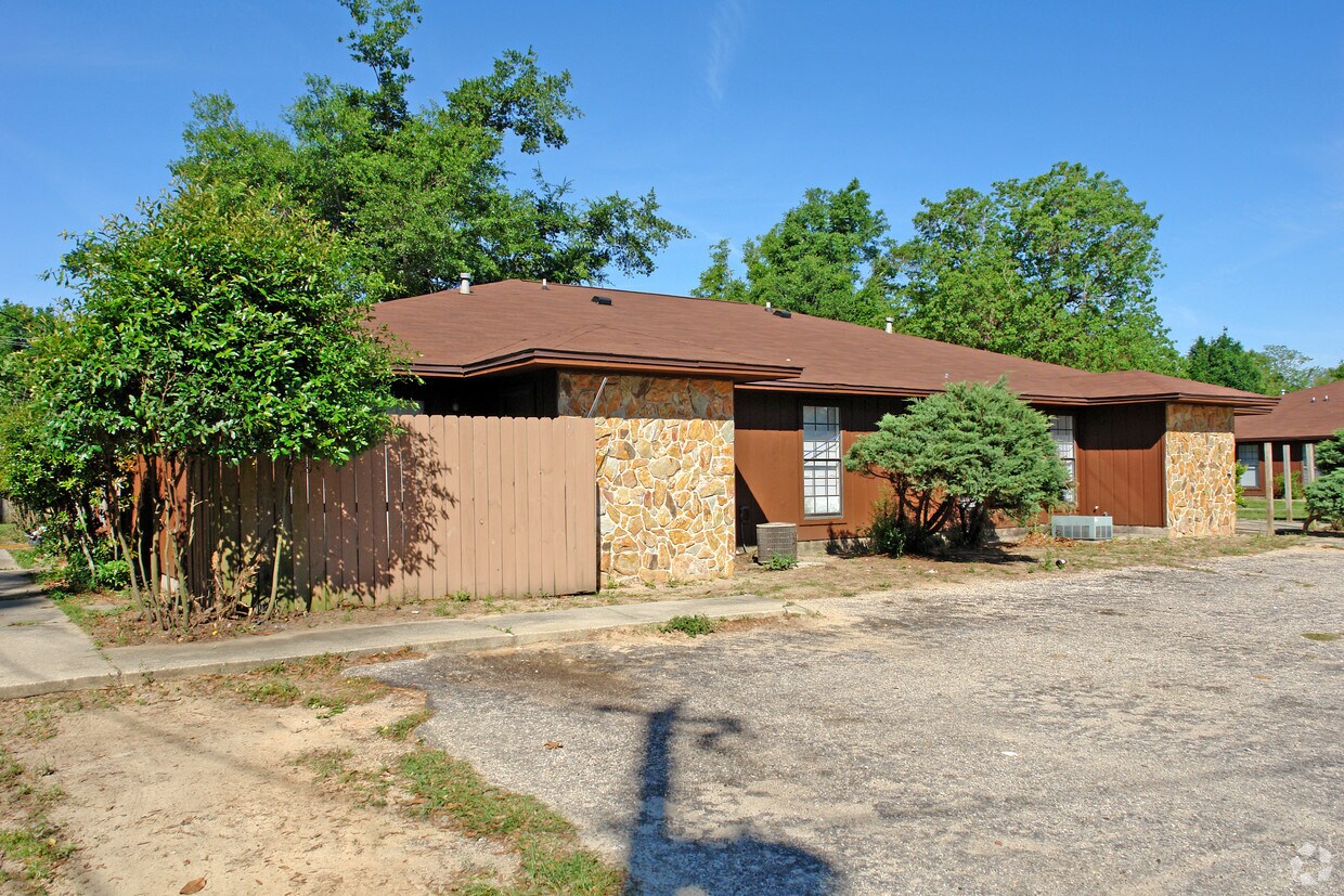 Primary Photo - 50 Fulton Ave