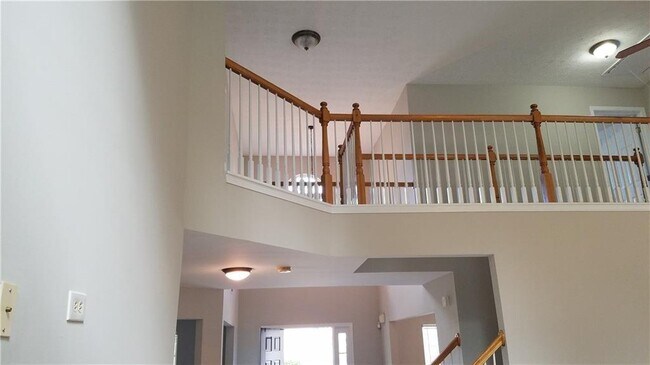 Building Photo - 3652 Roxfield Dr NE