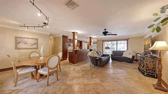 Building Photo - 4216 Plumosa Terrace