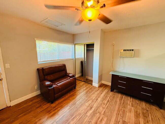 Foto del edificio - 17714 Kingsbury St