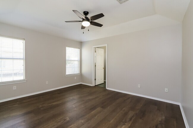Foto del edificio - 2106 Cherry Creek Cir