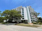 Primary Photo - 700 Beach Dr NE