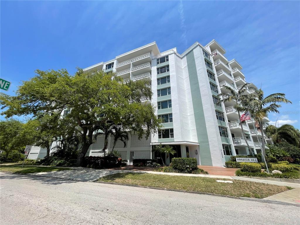 Foto principal - 700 Beach Dr NE