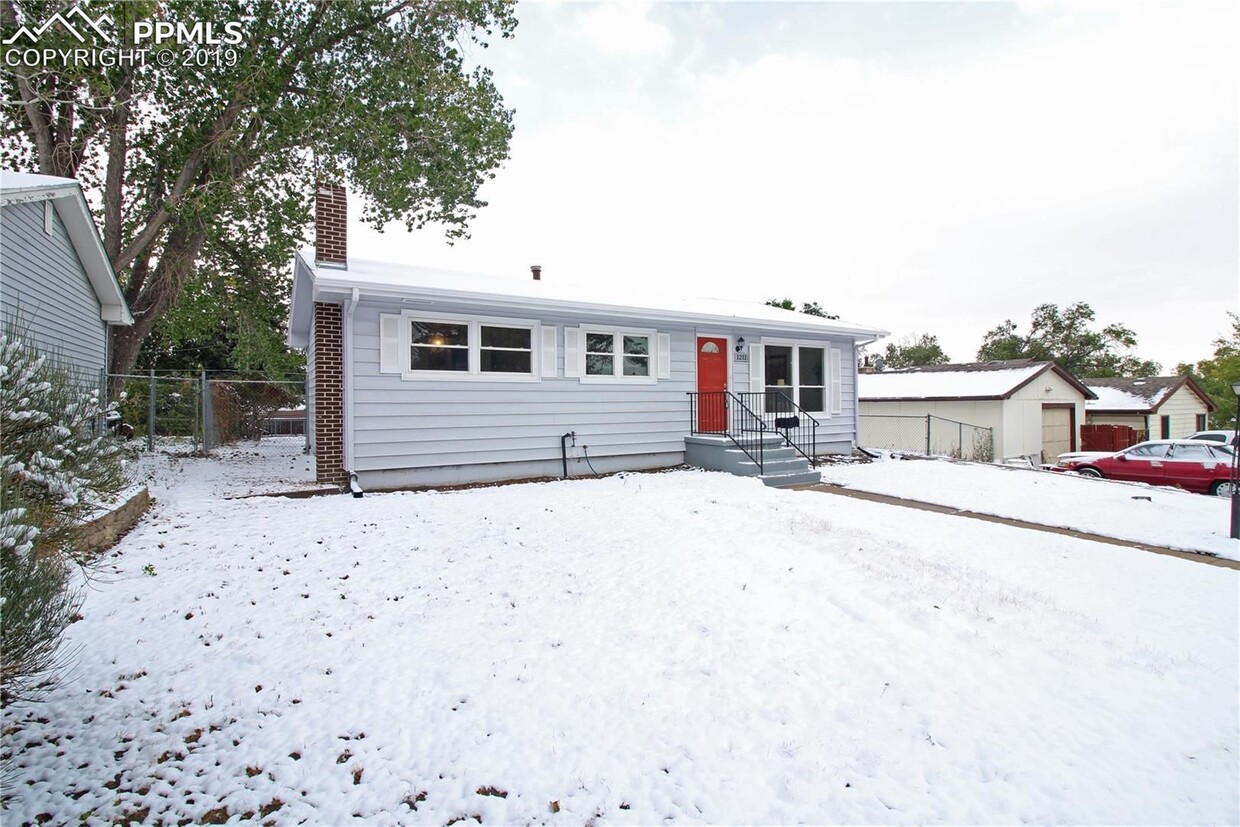 Primary Photo - Well maintained ranch home; 5 beds, 2 bath...