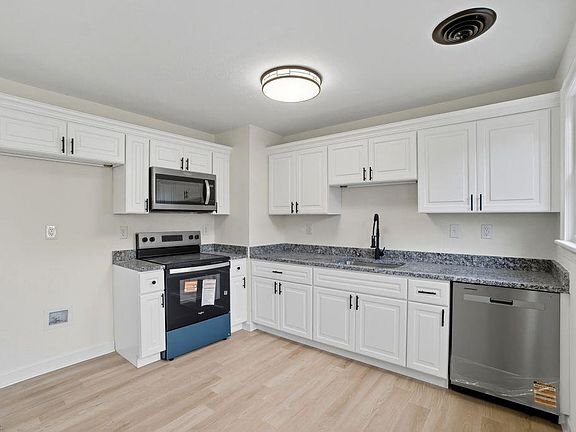 Foto del edificio - 3316 Vimy Ridge Ave