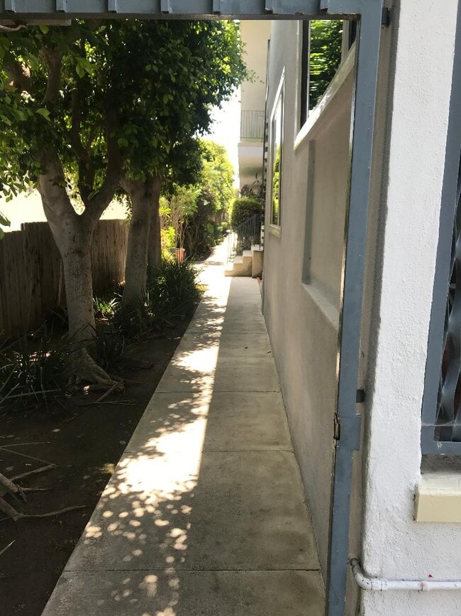 Building Photo - 3719 Clarington Ave