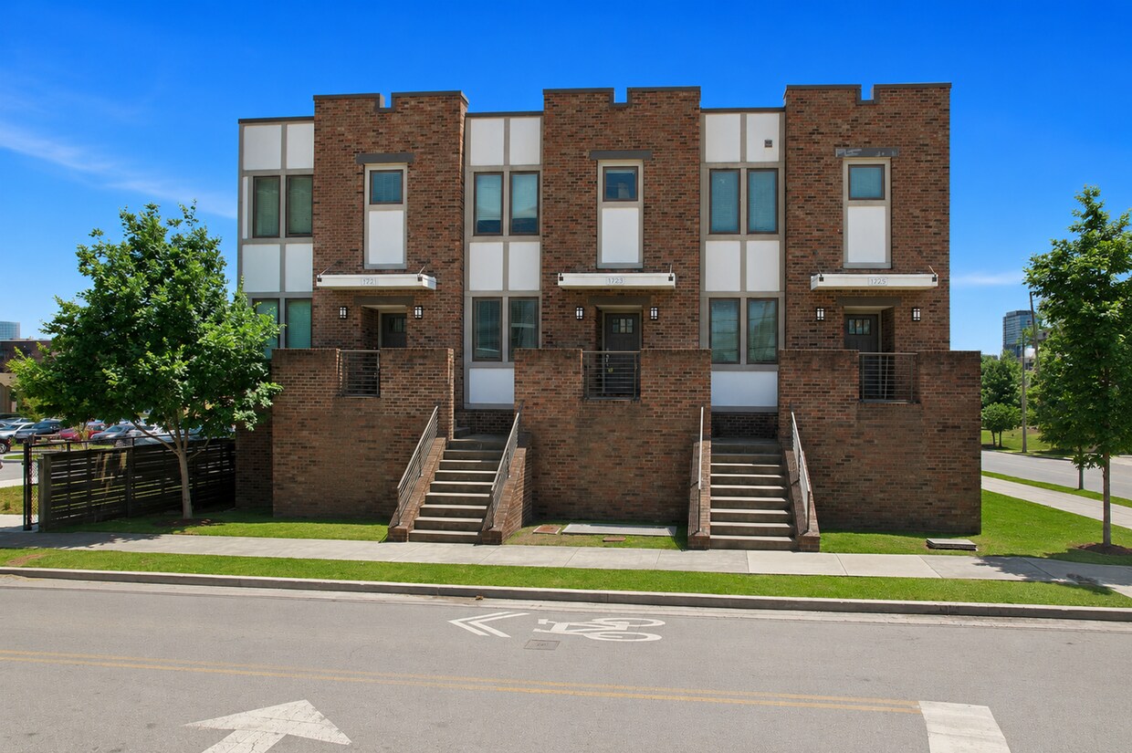 Modern 2 Bedroom Townhouse - Modern 2 Bedroom Townhouse