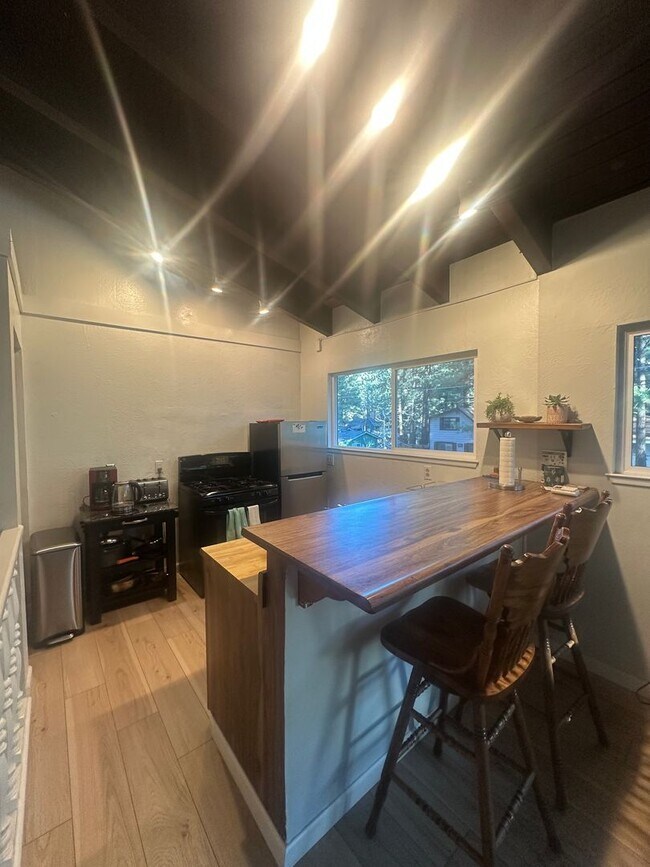 Building Photo - 2577