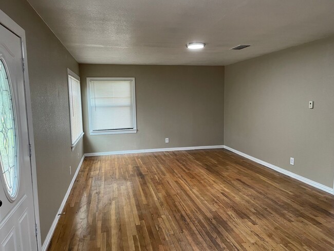 Foto del edificio - PRE-LEASE NOW! 2603 33RD STREET