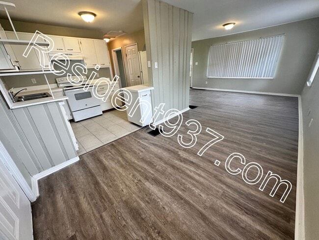Building Photo - Cute 2 bed 1 bath home