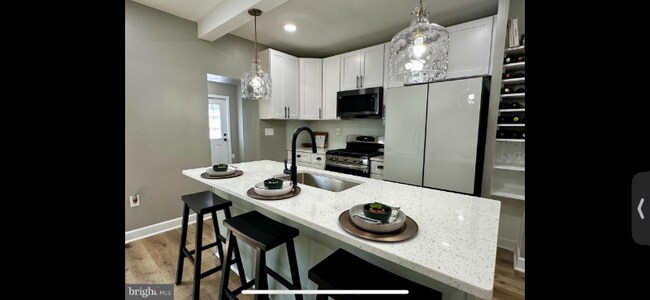 Foto del edificio - 4033 Woodhaven Ave
