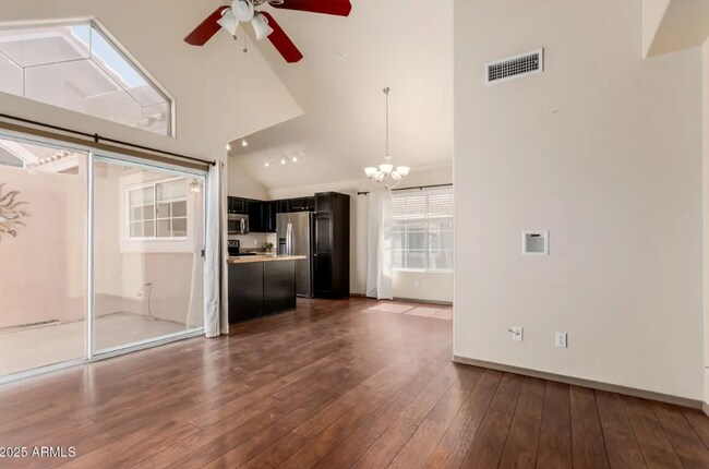 Building Photo - 1633 E Lakeside Dr