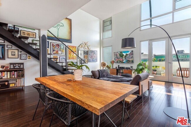 Foto del edificio - 4111 W Sunset Blvd