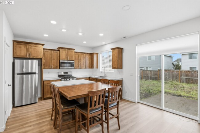 Foto del edificio - Stunning 3 Bedroom with Bonus Room | Solar Panels, Stainless Steel Appliances & Fenced Backyard