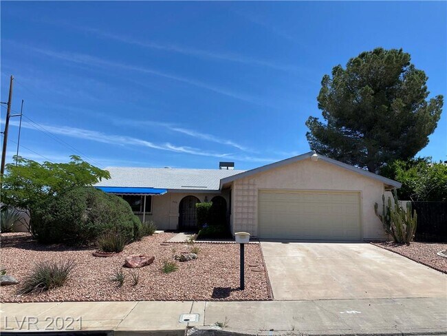Building Photo - 600 Hidden Valley Dr