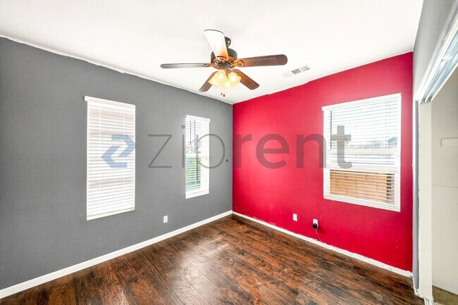 Building Photo - 619 W Ave H 13