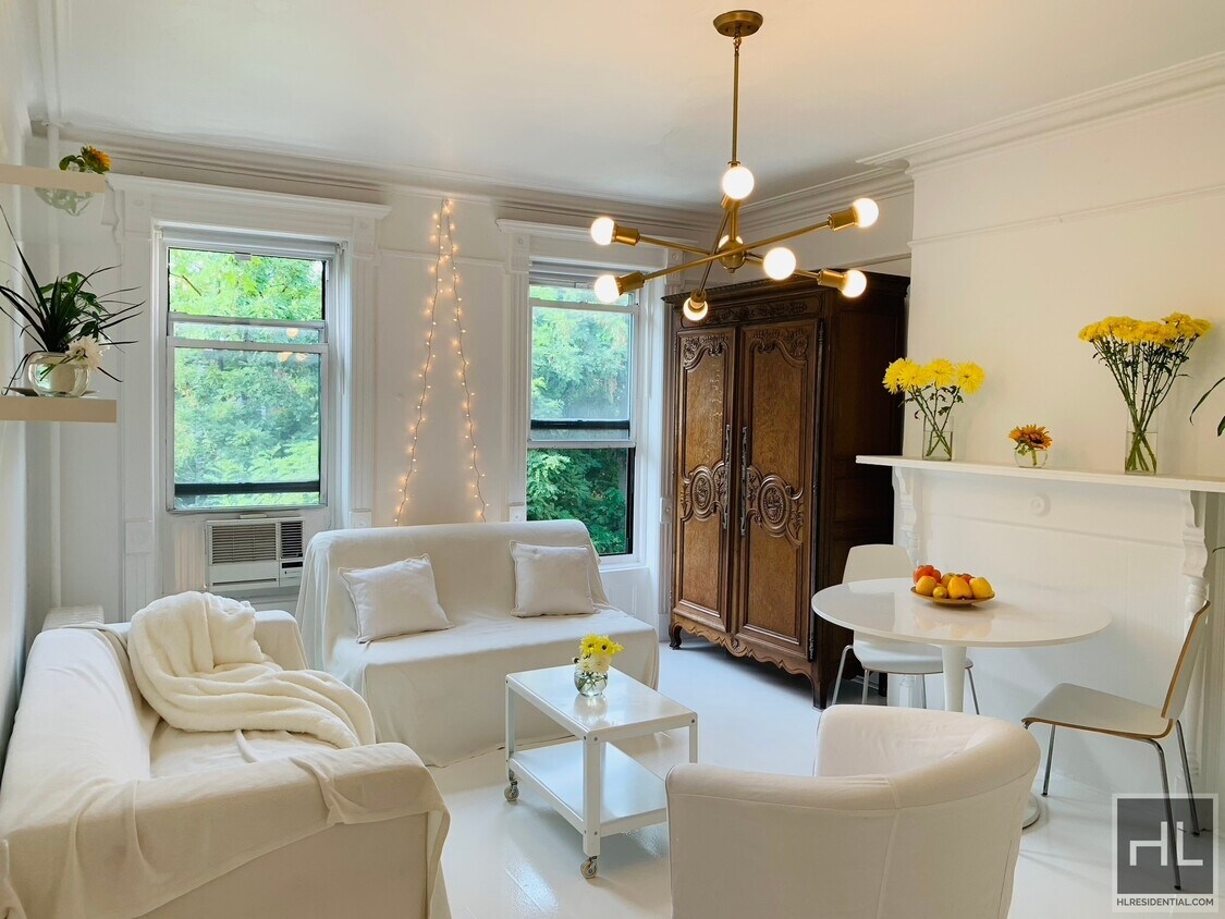 Modern Queen Anne Victorian Fully Furnishe... Room for Rent in