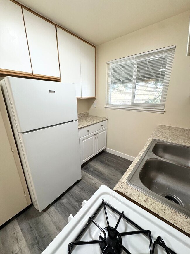 Foto del edificio - Move-In Special; Upstairs One Bedroom + Private Patio – SEE VIDEO