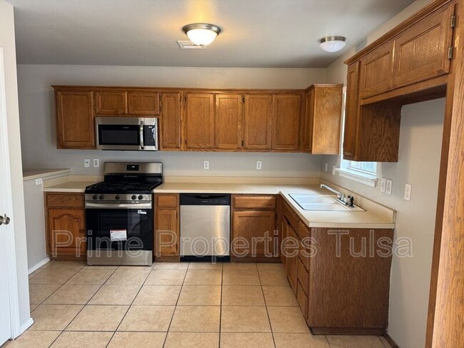 Building Photo - 2411 S 91st E Pl