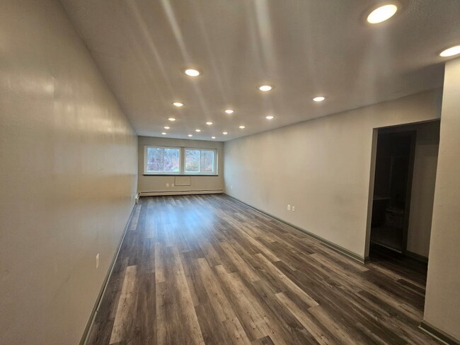 Foto del edificio - 1160 S Main St