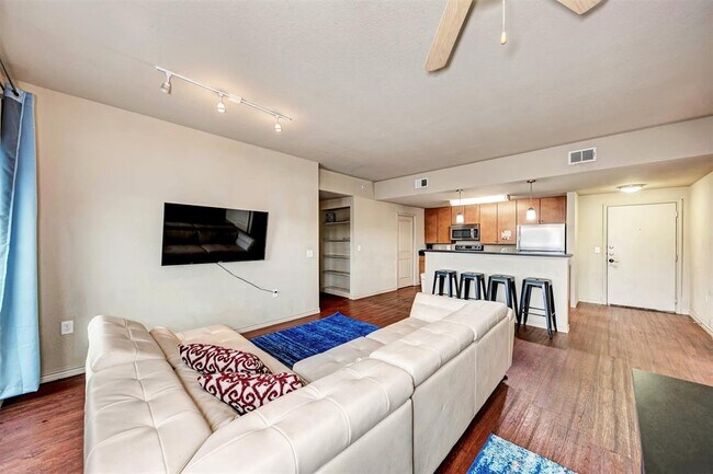 Foto del edificio - 5117 N Lamar Blvd