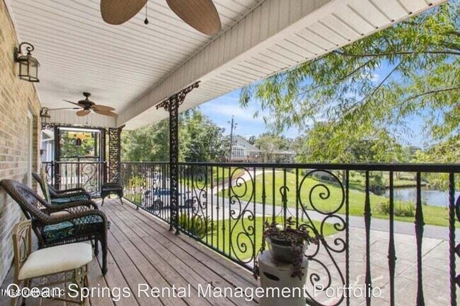 Foto del edificio - 3 br, 3 bath House - 13820 Fairway Drive