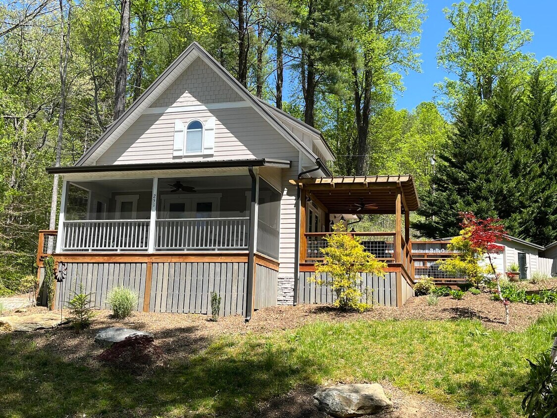 251 Landwood LaneFirefly Cottage/FURNISHED House for Rent in Flat