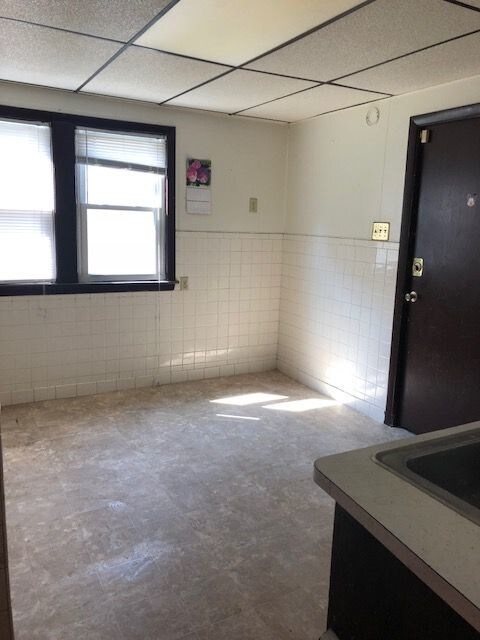 Building Photo - 4843 N. 37th Street - 2 Bedroom Lower