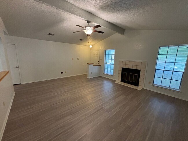 Foto del edificio - 1112 Byers Ln