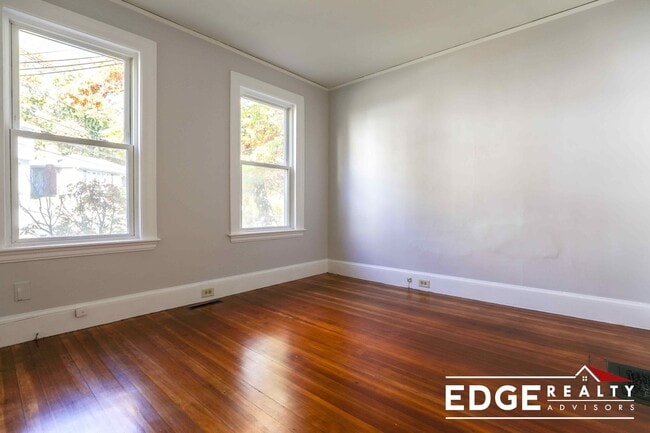 Building Photo - 33 Palmer St