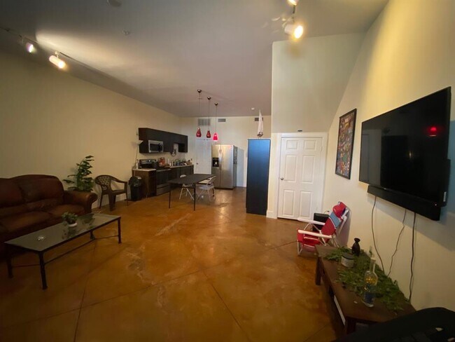 Building Photo - 3208 Jackson St